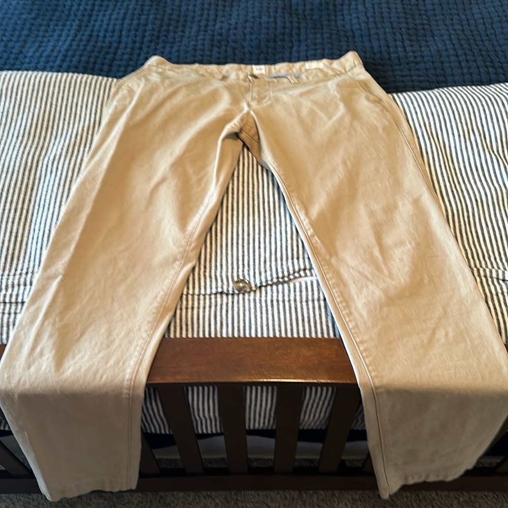 Men’s khaki pants